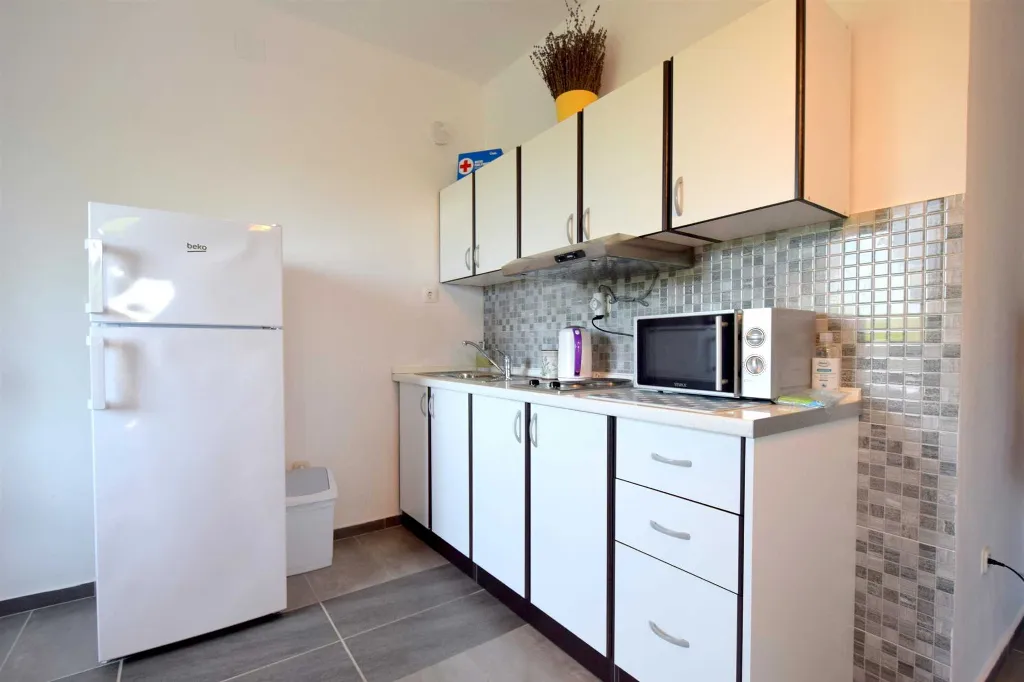 Apartment in Gabonjin with Terrace for 4 Guests