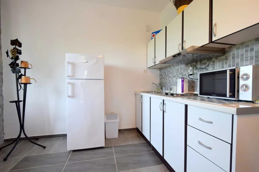 Apartment in Gabonjin with Terrace for 4 Guests