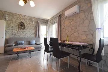 Apartment in Gabonjin with Terrace for 4 Guests