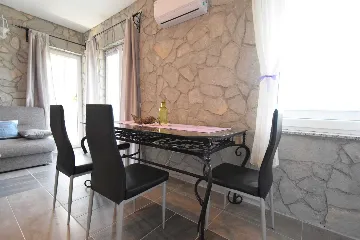 Apartment in Gabonjin with Terrace for 4 Guests