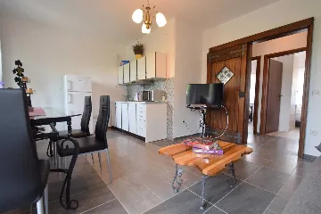 Apartment in Gabonjin with Terrace for 4 Guests