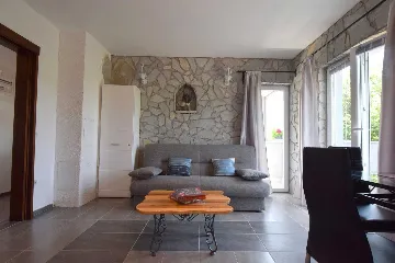 Apartment in Gabonjin with Terrace for 4 Guests