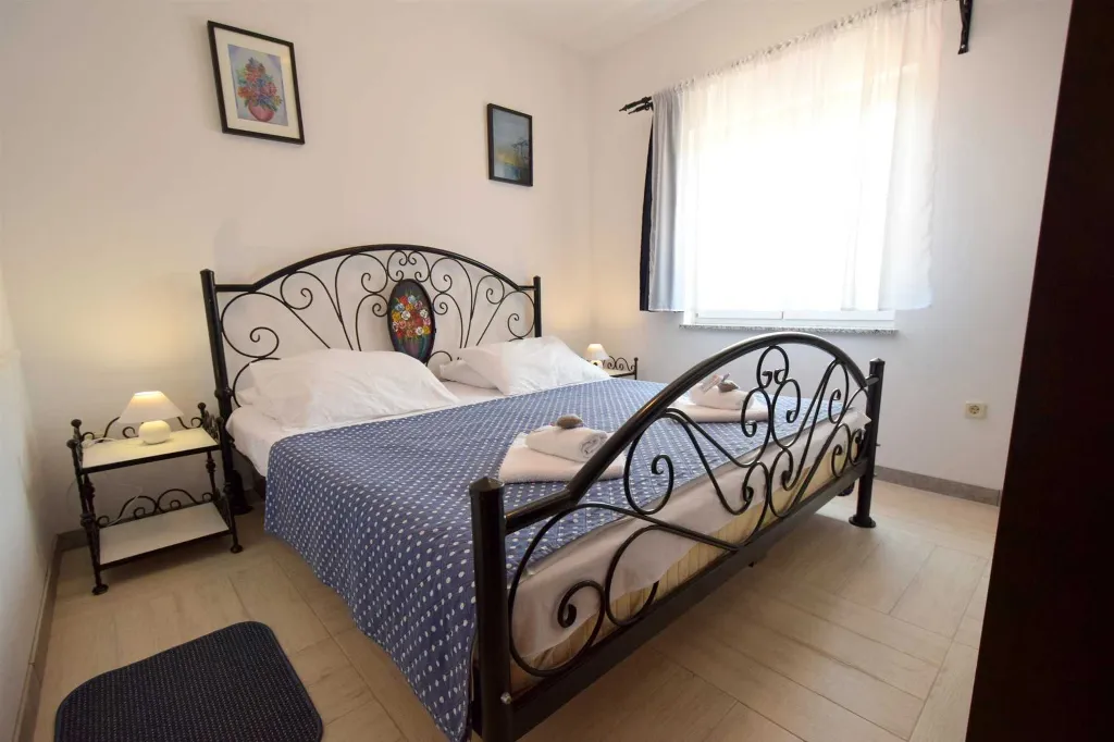 Apartment in Gabonjin with Terrace for 4 Guests
