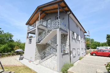 2-Bedroom Apartment in Gabonjin for 4 Guests