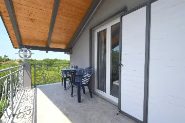 2-Bedroom Apartment in Gabonjin for 4 Guests