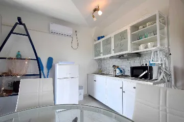 2-Bedroom Apartment in Gabonjin for 4 Guests
