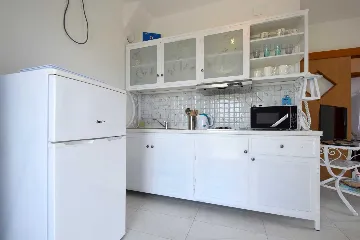 2-Bedroom Apartment in Gabonjin for 4 Guests