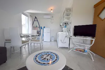 2-Bedroom Apartment in Gabonjin for 4 Guests