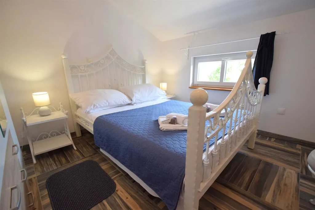 2-Bedroom Apartment in Gabonjin for 4 Guests