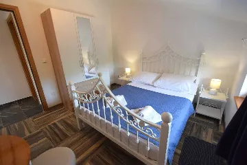 2-Bedroom Apartment in Gabonjin for 4 Guests