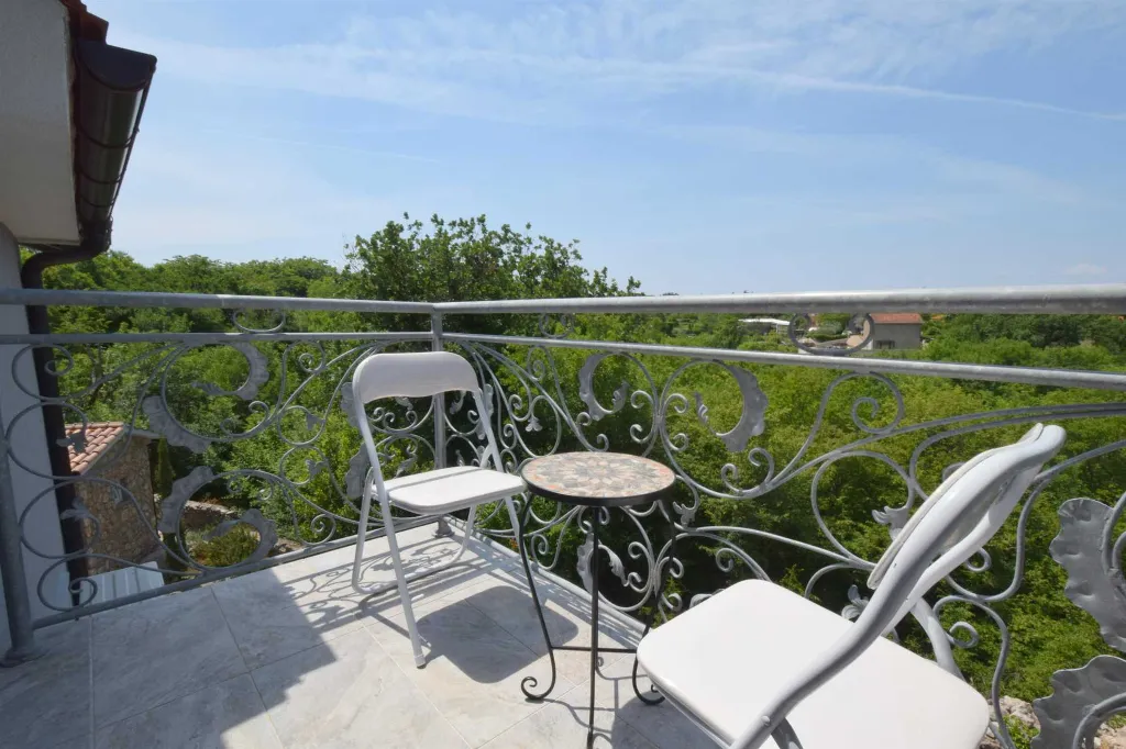 2-Bedroom Apartment in Gabonjin for 4 Guests