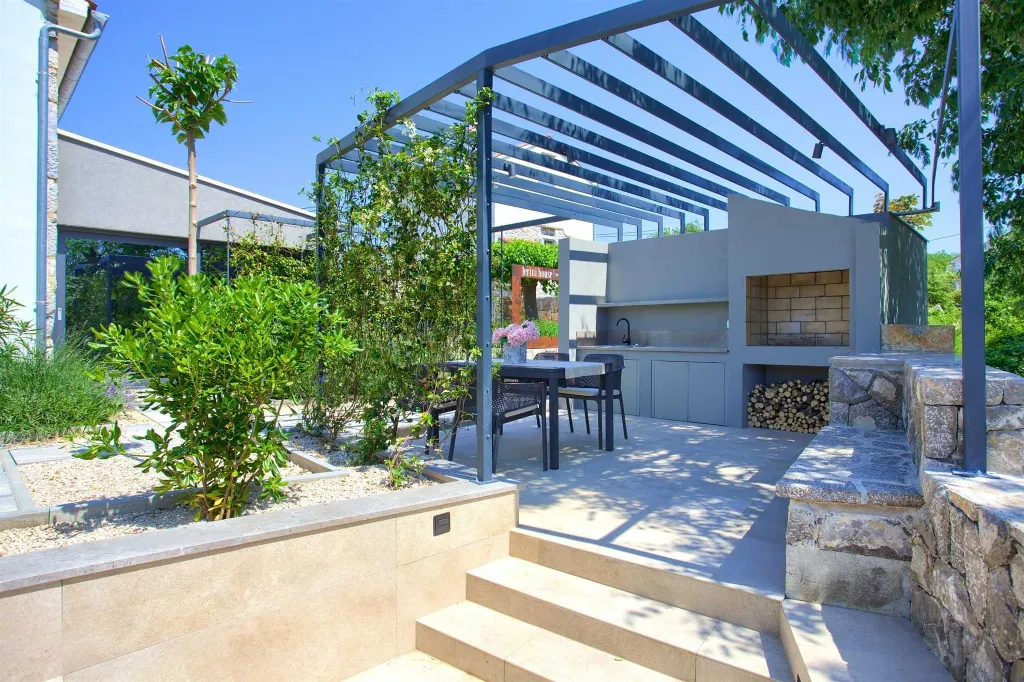 2-Bedroom Villa in Bajčići for 6 Guests