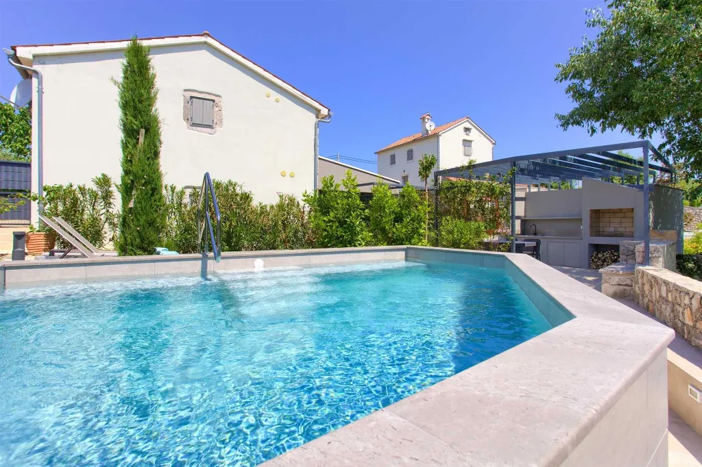 2-Bedroom Villa in Bajčići for 6 Guests