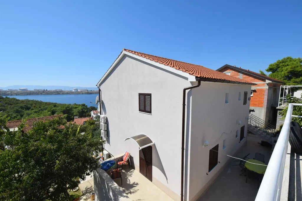 Omisalj 1-Bedroom Apartment for 3 with Sea View