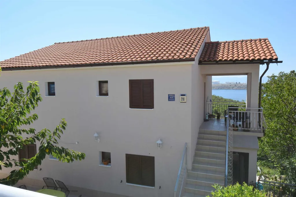 Omisalj 1-Bedroom Apartment for 3 with Sea View