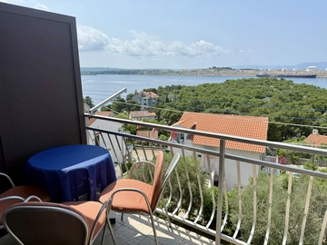 Omisalj 1-Bedroom Apartment for 3 with Sea View