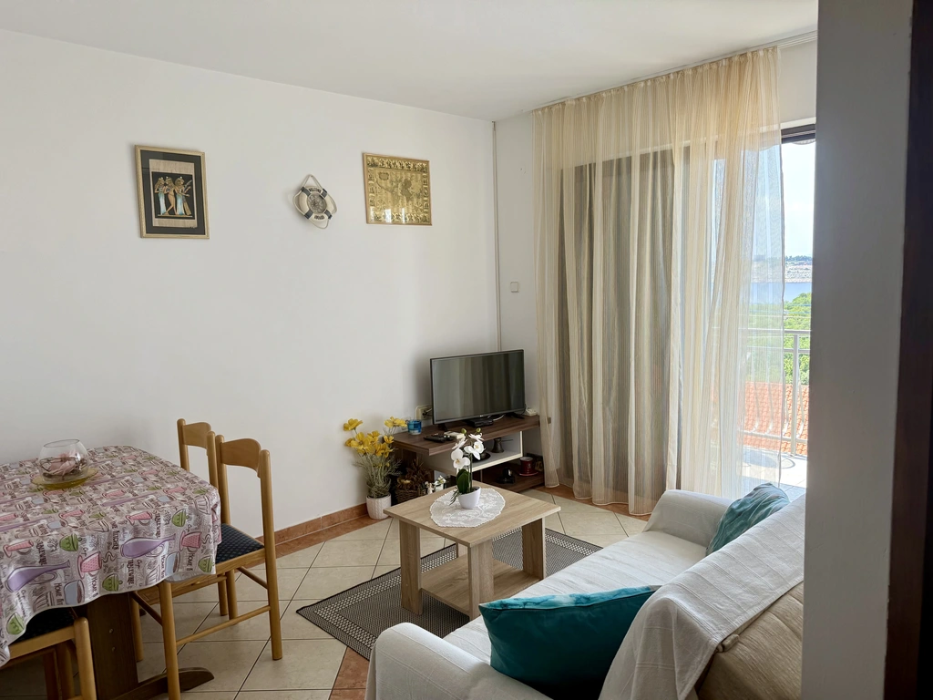 Omisalj 1-Bedroom Apartment for 3 with Sea View
