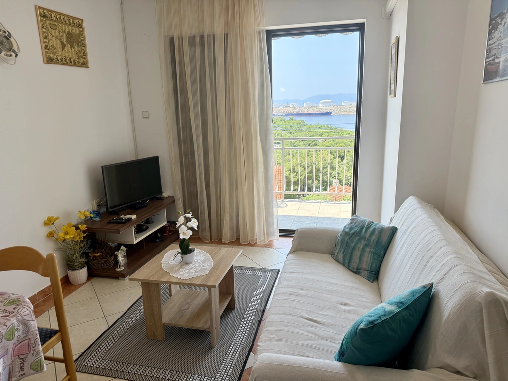 Omisalj 1-Bedroom Apartment for 3 with Sea View