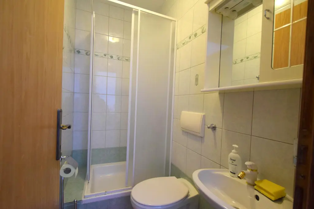 Omisalj 1-Bedroom Apartment for 3 with Sea View