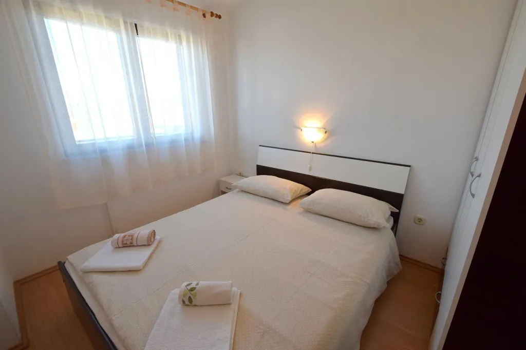 Njivice Sea-View Apartment for 3 Guests