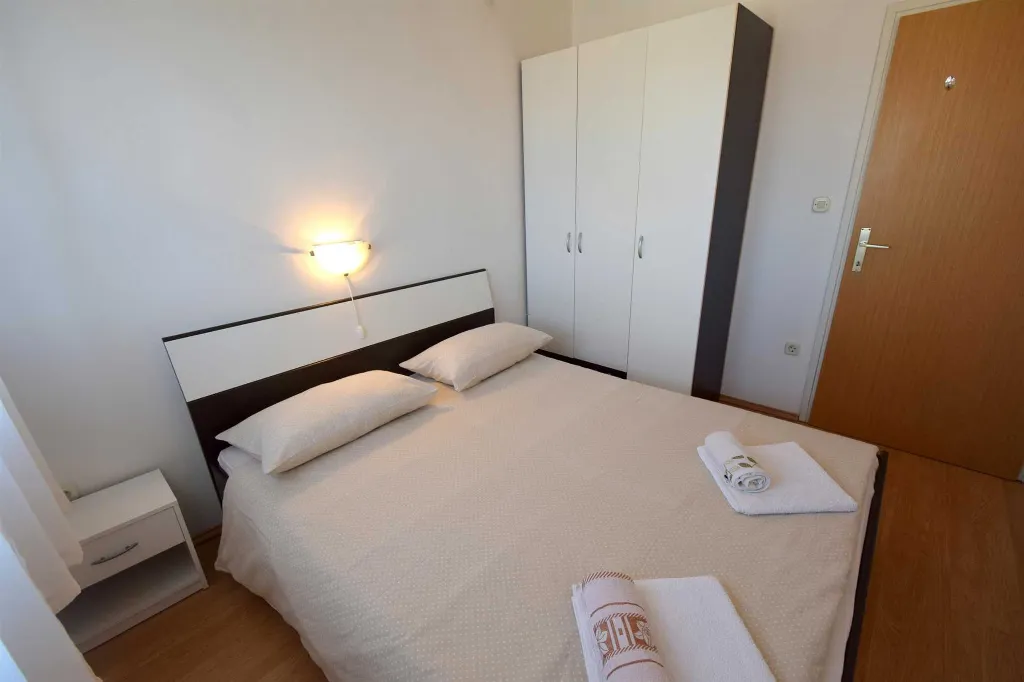 Njivice Sea-View Apartment for 3 Guests