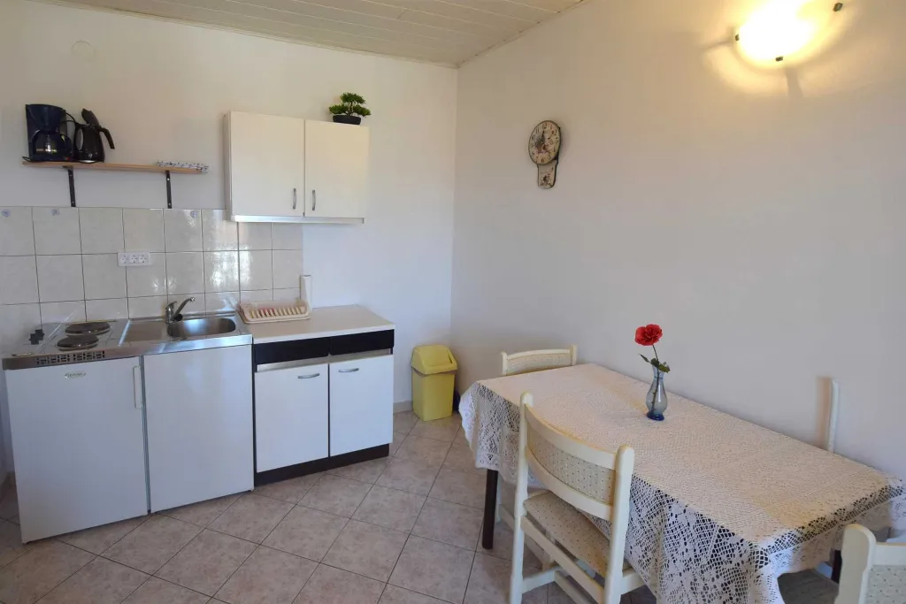 Njivice Sea-View Apartment for 3 Guests