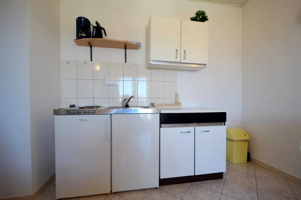 Njivice Sea-View Apartment for 3 Guests