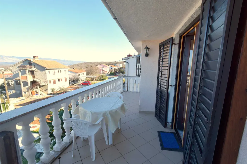 Njivice Sea-View Apartment for 3 Guests