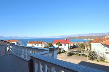 Njivice Sea-View Apartment for 3 Guests