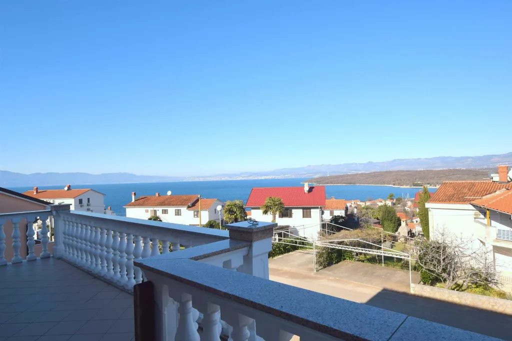 Njivice Sea-View Apartment for 3 Guests