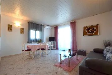 Two-Bedroom Apartment in Njivice for 6 Guests