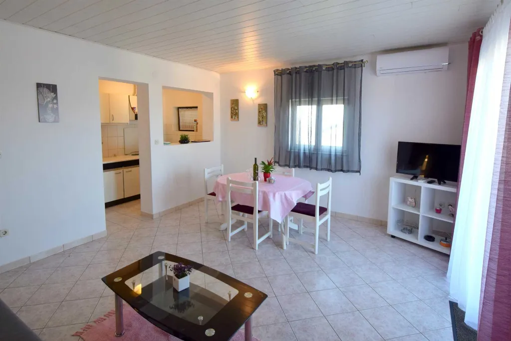Two-Bedroom Apartment in Njivice for 6 Guests