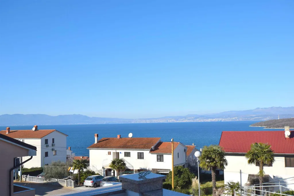 Two-Bedroom Apartment in Njivice for 6 Guests