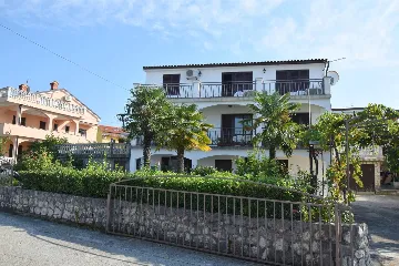 Three-Bedroom Apartment in Njivice for 6