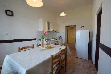 Three-Bedroom Apartment in Njivice for 6