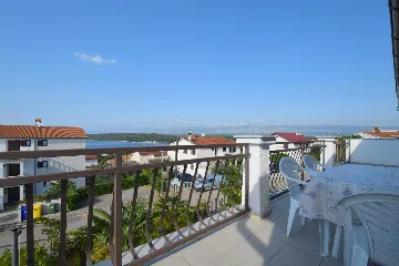 Three-Bedroom Apartment in Njivice for 6