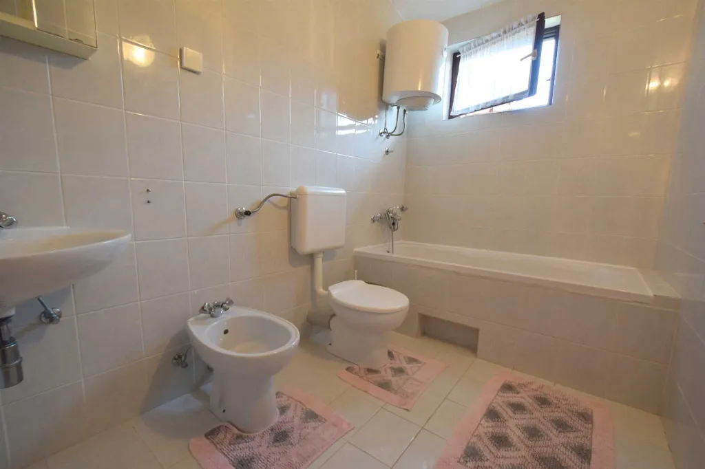 Three-Bedroom Apartment in Njivice for 6