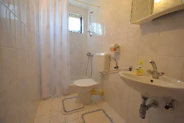 Three-Bedroom Apartment in Njivice for 6