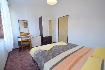 Three-Bedroom Apartment in Njivice for 6