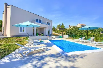 Villa with Private Pool & Barbecue in Vrh