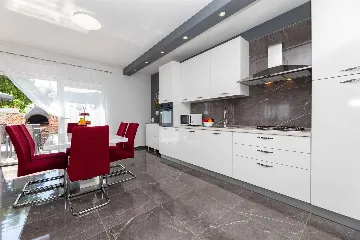 3-Bedroom Villa with Private Pool in Garica