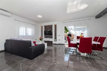 3-Bedroom Villa with Private Pool in Garica