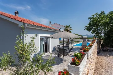 3-Bedroom Villa with Private Pool in Garica