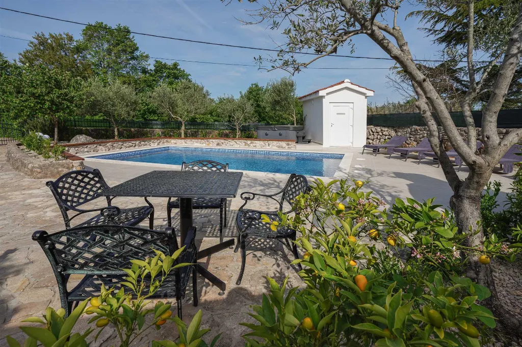 Holiday House in Rasopasno for 6 Guests