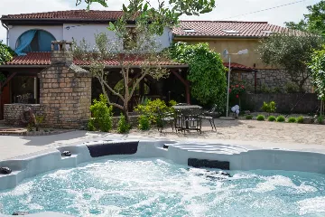 Holiday House in Rasopasno for 6 Guests