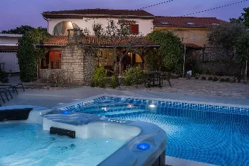 Holiday House in Rasopasno for 6 Guests