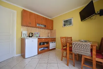 Ground-Floor Apartment with Terrace in Njivice