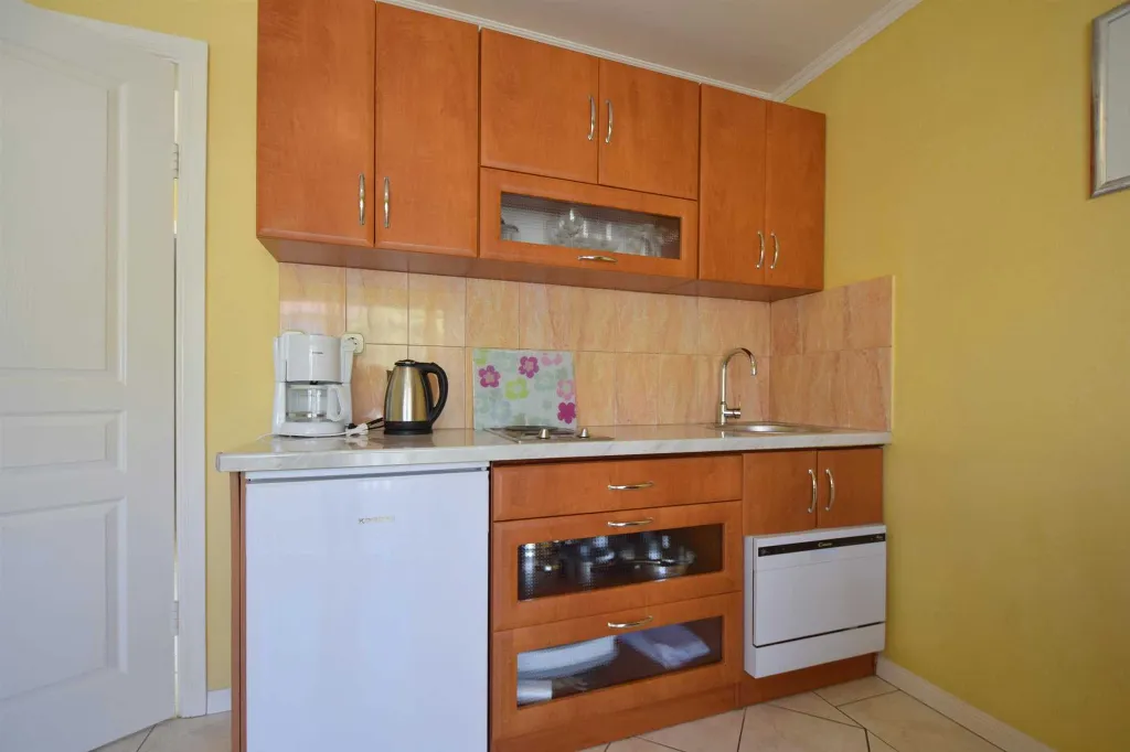 Ground-Floor Apartment with Terrace in Njivice