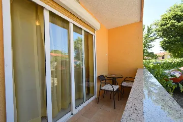 Ground-Floor Apartment with Terrace in Njivice