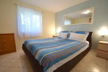 Ground-Floor Apartment with Terrace in Njivice